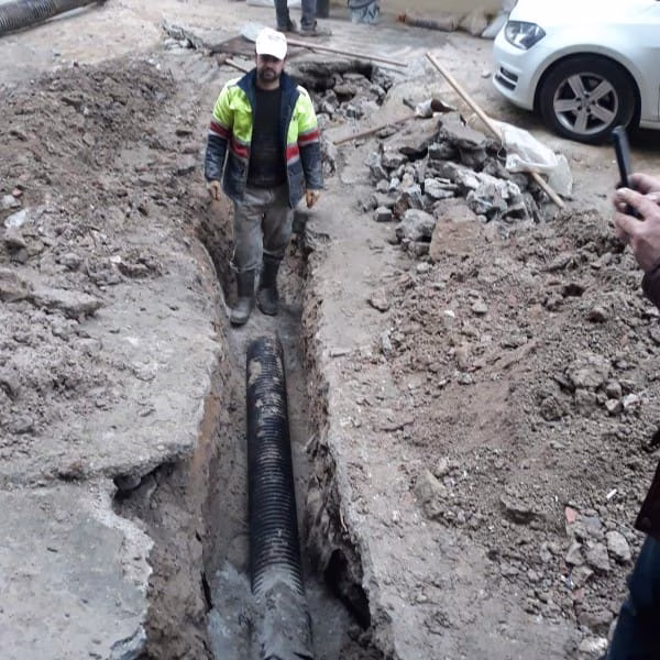 Avcılar'da kanalizasyon açma ekibi sahada
